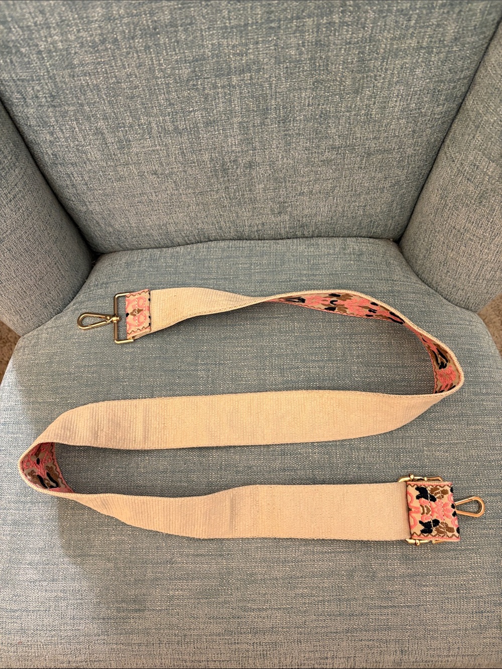 Adjustable Pink Floral-Patterned Crossbody Strap - Picture 4 of 8